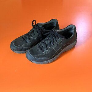 CLARKS Women's Black Wave Walk Lace Up Waterproof Walking Hiking Sneaker - Sz 10